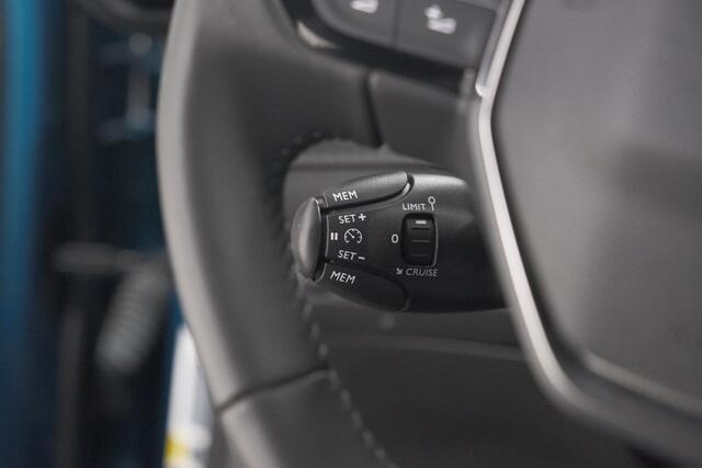 Peugeot e-2008 EV Allure Avantage 54 kWh | SOH 97,6% | 11 KW Lader | Apple Carplay | Parkeersensoren