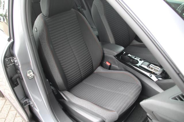Peugeot e-2008 EV Active 50 kWh Automaat Airco Cruise Carplay 32.840km dealer onderhouden