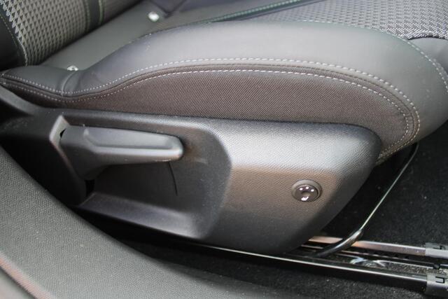 Peugeot e-2008 EV GT 50 kWh Automaat Airco Camera Carplay Navi Trekhaak Dealer onderhouden