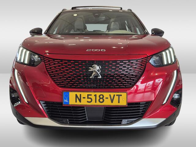 Peugeot e-2008 EV GT Pack 50 kWh 3-Fase | Panoramisch Schuifdak | Navigatie | Camera | Dode Hoek Bewaking |