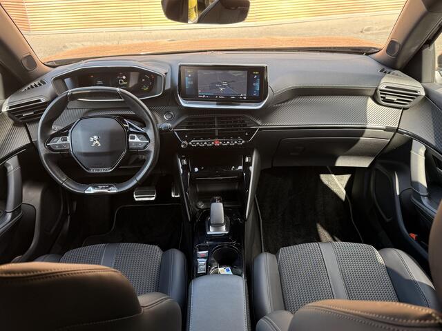 Peugeot e-2008 EV GT 50 kWh Camera / Cruise / 3-Fase / Carplay