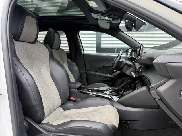 Peugeot e-2008 EV GT Pack 50 kWh SoH 88,63% 1e Eigenaar|Navi|Schuifdak|Stoelverw|Camera|i-Cockpit|Clima|Cruise|N.A.P|APK tot 08-2027