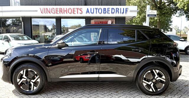 Peugeot e-2008 Elektrisch 100 %. * Zwart * GT * Navigatie * Voor en Achter Camera * Keyless Entry & Start Button * Adaptive Cruise Control * Dodehoekbewaking * Inclusief Eco Coach * Vingerhoets; Vierde Generatie Eersteklas Service. Al meer dan 100 jaar een begrip in de Brabantse Kempen