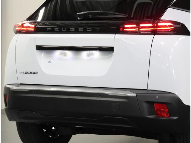 Peugeot e-2008 EV Envy 54 kWh | 8 jaar garantie | Navigatie | Achteruitrijcamera | Apple CarPlay / Android Auto |
