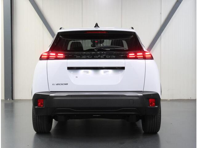 Peugeot e-2008 EV Envy 54 kWh | 8 jaar garantie | Navigatie | Achteruitrijcamera | Apple CarPlay / Android Auto |
