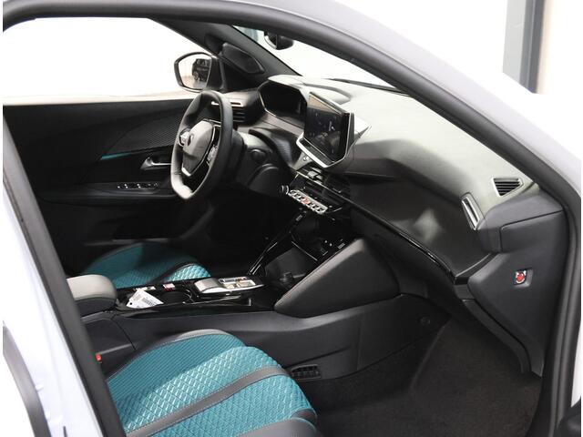 Peugeot e-2008 EV Envy 54 kWh | 8 jaar garantie | Navigatie | Achteruitrijcamera | Apple CarPlay / Android Auto |