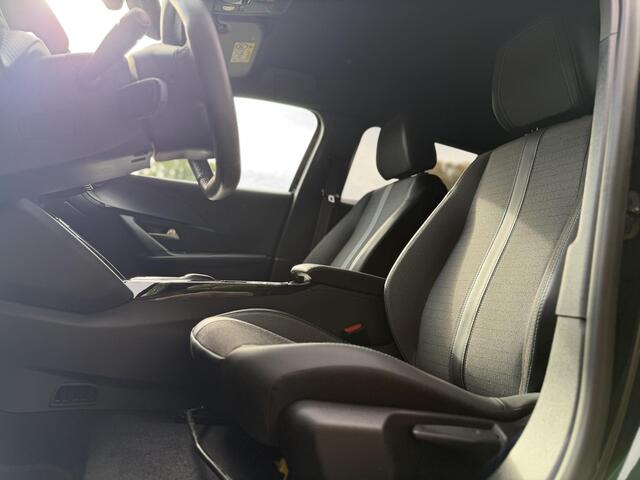 Peugeot e-2008 EV Allure Pack 50 kWh | 10.000KM !! | CarPlay | 360 | Adaptive | BTW | – foto 7