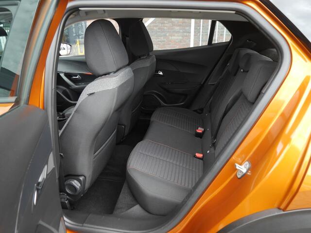 Peugeot e-2008 EV Active 50 kWh | Navigatie | CarPlay | Android Auto | Climate/Cruise Control | Achteruitrij Camera | LED Koplampen – foto 8