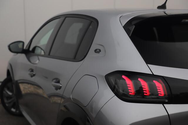Peugeot e-208 EV Allure 50 kWh Automaat Half Leder Navigatie Camera Clima Cruise PDC LMV Carplay Android Bluetooth