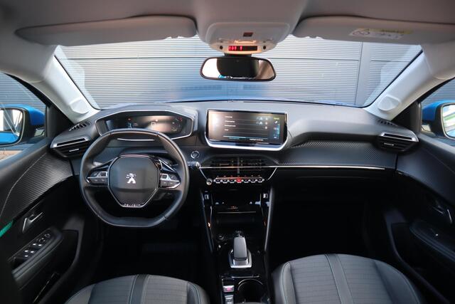 Peugeot e-208 EV Allure Première 50 kWh | Navigatie | Camera | 8% Bijtelling | Climate control | Lichtmetalen velgen | Keyless