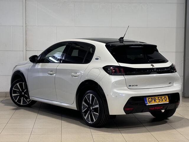 Peugeot e-208 5-deurs GT EV 3-FASEN 50kWh 136pk AUTOMAAT | PANODAK | NAVI | STOELVERW. | CAMERA | DODEHOEKBEW. | BLACK DIAMOND | DAB+ | LM-VELGEN 17" |