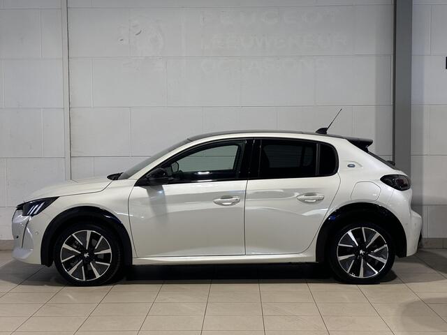 Peugeot e-208 5-deurs GT EV 3-FASEN 50kWh 136pk AUTOMAAT | PANODAK | NAVI | STOELVERW. | CAMERA | DODEHOEKBEW. | BLACK DIAMOND | DAB+ | LM-VELGEN 17" |