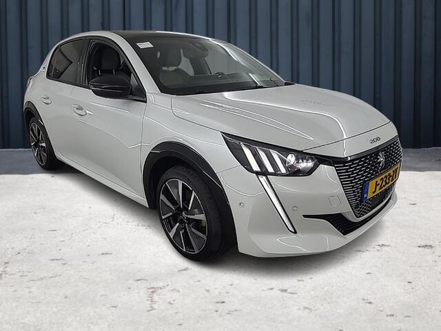 Peugeot e-208 EV GT 350 50 kWh (136 PK) 1e-Eigen, Peugeot-Dealer- Onderh, 12-Mnd-Bovag, Nl-Auto, Panoramadak, Black-Diamand, Leer, Stoelen-Verwarmd, Navigatie/Apple-Carplay/Android-Auto, Achteruitrijcamera, Keyless-Entry, Adaptieve-Cruisecontrol, Privacy-Glas