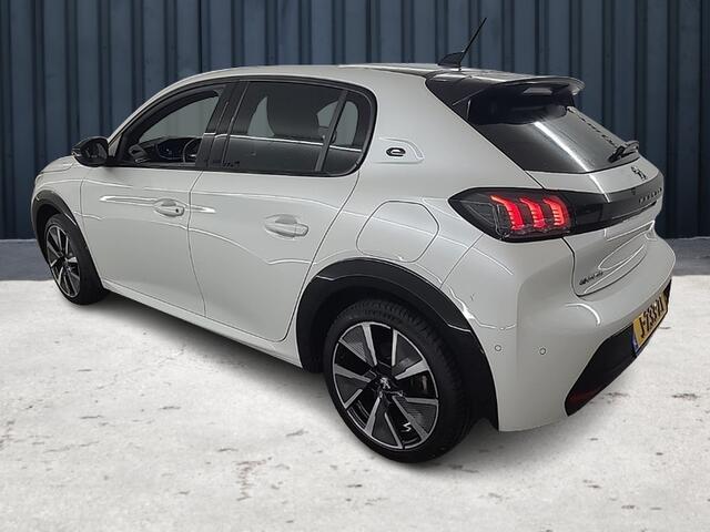 Peugeot e-208 EV GT 350 50 kWh (136 PK) 1e-Eigen, Peugeot-Dealer- Onderh, 12-Mnd-Bovag, Nl-Auto, Panoramadak, Black-Diamand, Leer, Stoelen-Verwarmd, Navigatie/Apple-Carplay/Android-Auto, Achteruitrijcamera, Keyless-Entry, Adaptieve-Cruisecontrol, Privacy-Glas