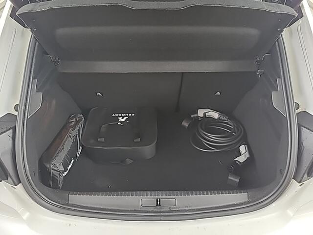 Peugeot e-208 EV GT 350 50 kWh (136 PK) 1e-Eigen, Peugeot-Dealer- Onderh, 12-Mnd-Bovag, Nl-Auto, Panoramadak, Black-Diamand, Leer, Stoelen-Verwarmd, Navigatie/Apple-Carplay/Android-Auto, Achteruitrijcamera, Keyless-Entry, Adaptieve-Cruisecontrol, Privacy-Glas