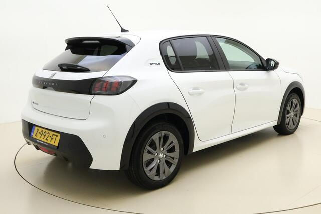 Peugeot e-208 EV E-Style 50 kWh 100% Elektrisch | 3-Fasen | Camera | Navigatie | Cruise Control | Bluetooth | Licht metalen velgen | Voorraad | 1e eigenaar |