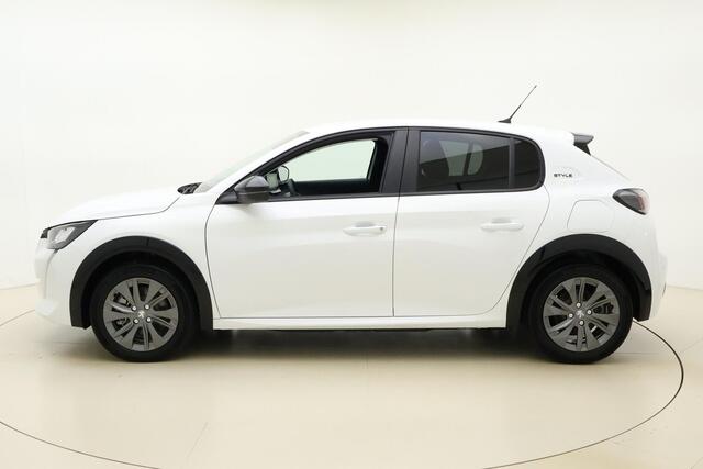 Peugeot e-208 EV E-Style 50 kWh 100% Elektrisch | 3-Fasen | Camera | Navigatie | Cruise Control | Bluetooth | Licht metalen velgen | Voorraad | 1e eigenaar |