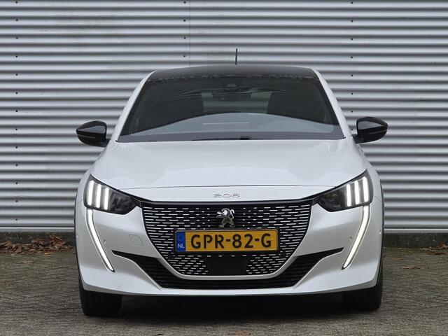 Peugeot e-208 5-deurs GT EV 3-FASEN 50kWh 136pk AUTOMAAT | PANODAK | NAVI | STOELVERW. | ADAPTIVE CRUISE | CAMERA | DODEHOEKBEW. | DAB+ | LM-VELGEN 17" |