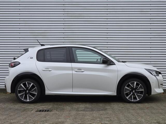 Peugeot e-208 5-deurs GT EV 3-FASEN 50kWh 136pk AUTOMAAT | PANODAK | NAVI | STOELVERW. | ADAPTIVE CRUISE | CAMERA | DODEHOEKBEW. | DAB+ | LM-VELGEN 17" |