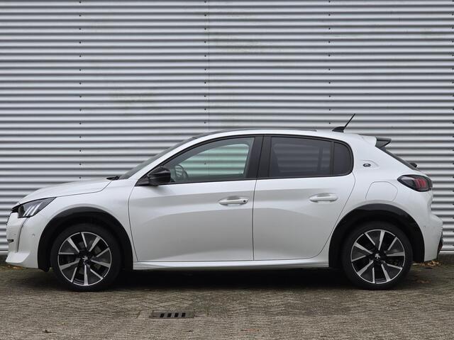 Peugeot e-208 5-deurs GT EV 3-FASEN 50kWh 136pk AUTOMAAT | PANODAK | NAVI | STOELVERW. | ADAPTIVE CRUISE | CAMERA | DODEHOEKBEW. | DAB+ | LM-VELGEN 17" |