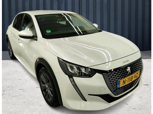 Peugeot e-208 EV Allure Pack 50 kWh (136 PK) 2e-Eig. & Dealer-Onderh. BOVAG-Garantie, NL-Auto. Navigatie/Apple-Carplay/Android-Auto, L.M.Velgen, Achteruitrijcamera, DAB, Licht-Zicht-Pakket, Parelmoer, Privacy-Glas