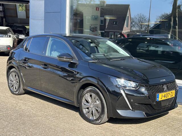 Peugeot e-208 EV Allure Pack 50 kWh, | 100% Elektrisch | Navigatie | LED Verlichting | DAB | Keyless Start | Camera | Lichtmetalen Velgen | Cruise Control | Climate Control.