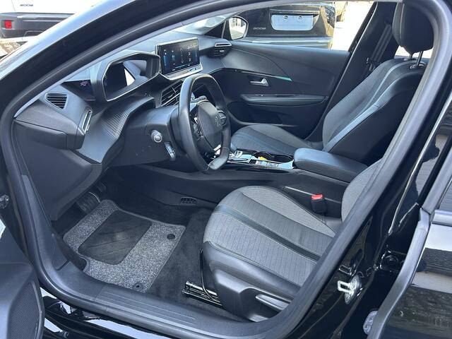 Peugeot e-208 EV Allure Pack 50 kWh, | 100% Elektrisch | Navigatie | LED Verlichting | DAB | Keyless Start | Camera | Lichtmetalen Velgen | Cruise Control | Climate Control.