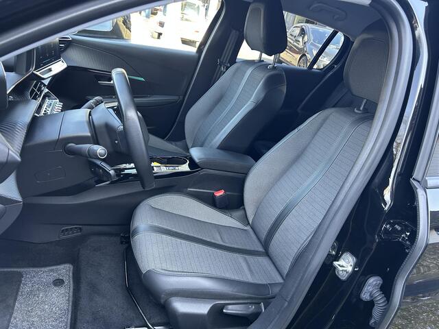 Peugeot e-208 EV Allure Pack 50 kWh, | 100% Elektrisch | Navigatie | LED Verlichting | DAB | Keyless Start | Camera | Lichtmetalen Velgen | Cruise Control | Climate Control.