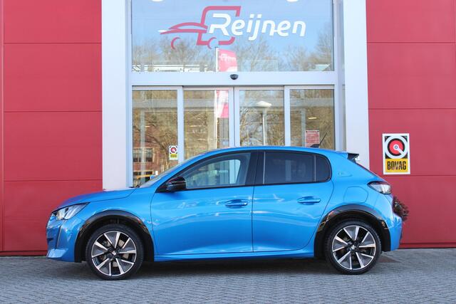 Peugeot e-208 EV GT PACK 136PK 50 kWh 3-FASE | PANORAMA DAK | ACHTERUITRIJ CAMERA | APPLE CARPLAY/ANDROID AUTO | PARKEERSENSOREN VOOR EN ACHTER | NAVIGATIE | FULL LED KOPLAMPEN | ALCANTARA BEKLEDING | KEYLESS ENTRY/START | 17" LICHTMETALEN VELGEN | DODEHOE DETECTIE | D