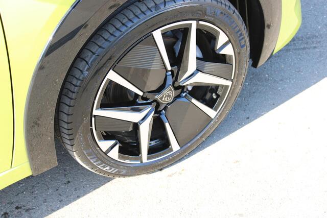Peugeot e-208 EV GT 51 kWh 156 PK Warmtepomp/ Navigatie / Alcantara / Range 410