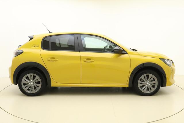 Peugeot e-208 EV Style 50 kWh | Navigatie | LED Koplampen | Camera | 16'' LM Velgen | 1e Eigenaar |