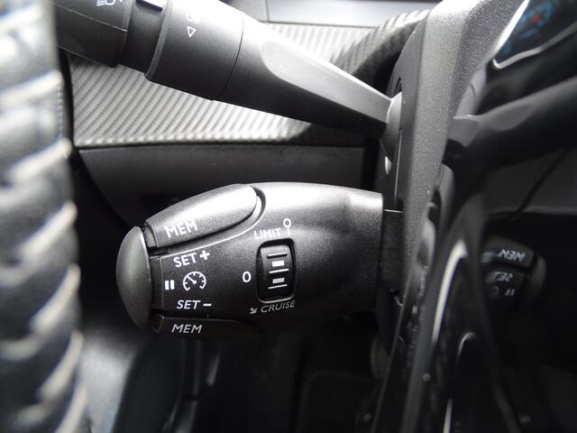 Peugeot e-208 EV Active 50 kWh Automaat, Multimedia, Navigatie, Bedienbaar stuur, Sport Interieur, Airco/ECC, CruiseControl, Parkeersensoren, LM-Velgen