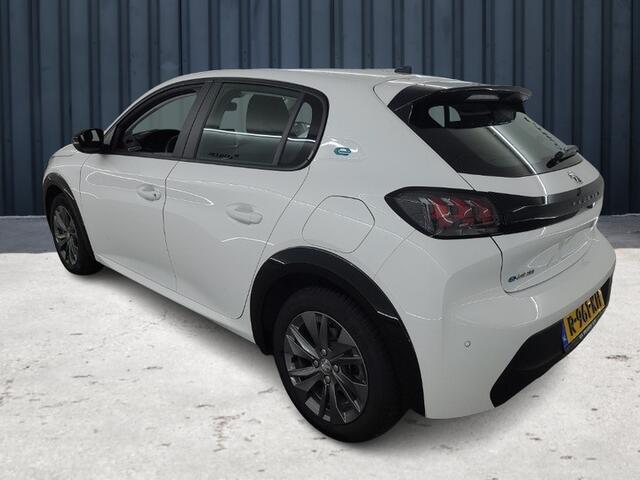 Peugeot e-208 EV Active Pack 50 kWh (136 PK) 1e-Eig. & Dealer-Onderh. BOVAG-Garantie. NL-Auto. Navigatie/Apple-Carplay/Android-Auto, Cruisecontrol, Parkeersensoren, Keyless-Start, DAB, Licht-Zicht-Pakket, Lm-Velgen-16Inch, Privacy-Glas