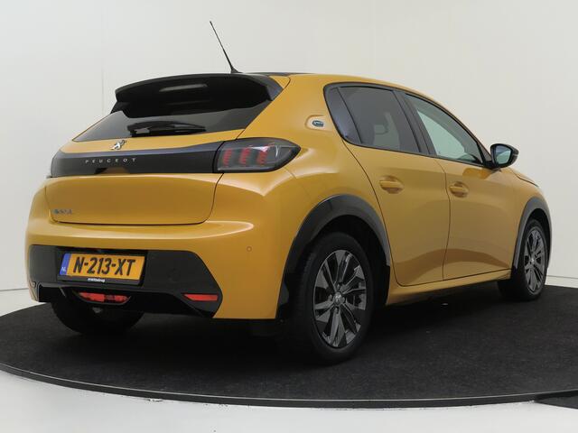 Peugeot e-208 EV Allure Pack 50 kWh | Parkeercamera | Carbon look dak