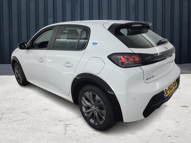 Peugeot e-208 EV Active Pack 50 kWh (136 PK) 1e-Eig. & Keurig-Onderh. BOVAG-Garantie. NL-Auto. Navigatie/Apple-Carplay/Android-Auto, Cruisecontrol, Parkeersensoren, DAB, Airco, Licht-Zich-Pakket, Lm-Velgen-16Inch, Privacy-Glas