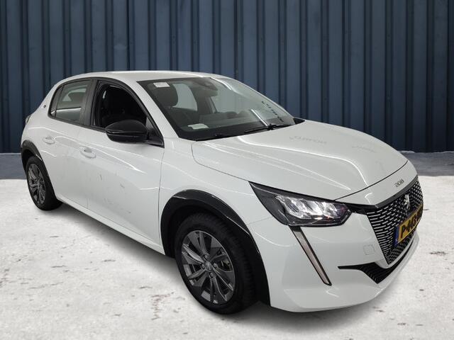 Peugeot e-208 EV Active Pack 50 kWh (136 PK) 1e-Eig. & Dealer-Onderh. BOVAG-Garantie. NL-Auto. Navigatie/Apple-Carplay/Android-Auto, Cruisecontrol, Parkeersensoren, DAB, Licht-Zicht-Pakket, Privacy-Glas