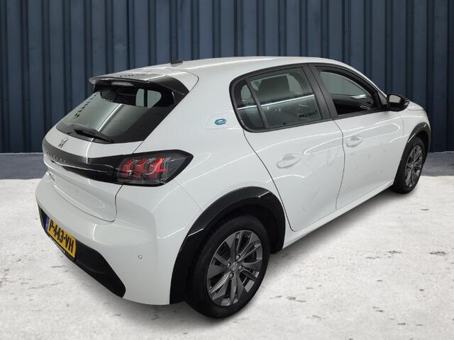 Peugeot e-208 EV Active Pack 50 kWh (136 PK) 1e-Eig. & Dealer-Onderh. BOVAG-Garantie. NL-Auto. Navigatie/Apple-Carplay/Android-Auto, Cruisecontrol, Parkeersensoren, DAB, Licht-Zicht-Pakket, Privacy-Glas