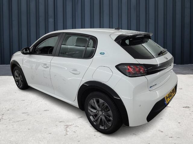 Peugeot e-208 EV Active Pack 50 kWh (136 PK) 1e-Eig. & Dealer-Onderh. BOVAG-Garantie. NL-Auto. Navigatie/Apple-Carplay/Android-Auto, Cruisecontrol, Parkeersensoren, DAB, Licht-Zicht-Pakket, Privacy-Glas