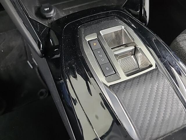 Peugeot e-208 EV Active Pack 50 kWh (136 PK) 1e-Eig. & Dealer-Onderh. BOVAG-Garantie. NL-Auto. Navigatie/Apple-Carplay/Android-Auto, Cruisecontrol, Parkeersensoren, DAB, Licht-Zicht-Pakket, Privacy-Glas