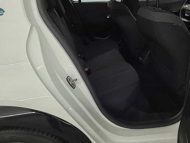 Peugeot e-208 EV Active Pack 50 kWh (136 PK) 1e-Eig. & Dealer-Onderh. BOVAG-Garantie. NL-Auto. Navigatie/Apple-Carplay/Android-Auto, Cruisecontrol, Parkeersensoren, DAB, Licht-Zicht-Pakket, Privacy-Glas