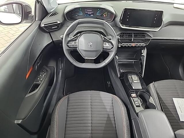 Peugeot e-208 EV Active Pack 50 kWh (136 PK) 1e-Eig. & Dealer-Onderh. BOVAG-Garantie. NL-Auto. Navigatie/Apple-Carplay/Android-Auto, Cruisecontrol, Parkeersensoren, DAB, Licht-Zicht-Pakket, Privacy-Glas