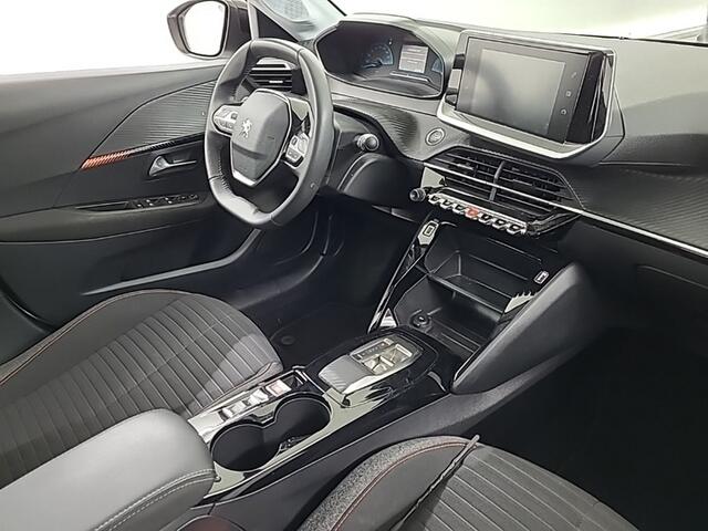 Peugeot e-208 EV Active Pack 50 kWh (136 PK) 1e-Eig. & Dealer-Onderh. BOVAG-Garantie. NL-Auto. Navigatie/Apple-Carplay/Android-Auto, Cruisecontrol, Parkeersensoren, DAB, Licht-Zicht-Pakket, Privacy-Glas
