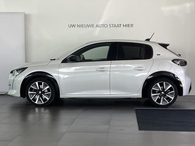 Peugeot e-208 GT 3-fasen 50kWh 136pk | PANODAK | NAVI | STOELVERW. | ADAPTIVE CRUISE | CAMERA | DODEHOEKBEW. | DAB+ | LM-VELGEN 17" |