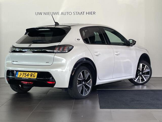 Peugeot e-208 GT 3-fasen 50kWh 136pk | PANODAK | NAVI | STOELVERW. | ADAPTIVE CRUISE | CAMERA | DODEHOEKBEW. | DAB+ | LM-VELGEN 17" |