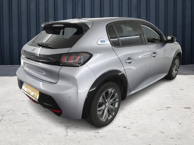 Peugeot e-208 EV Allure Pack 50 kWh (136 PK) 1e-Eig. & Dealer-Onderh. BOVAG-Garantie. NL-Auto. Half-Leer, Navigatie/Apple-Carplay/Android-Auto, Cruisecontrol, Parkeersensoren, Keyless-Start, DAB, Licht-Zicht-Pakket, Licht-Zicht-Pakket, Lm-Velgen-16Inch, Privacy-Glas