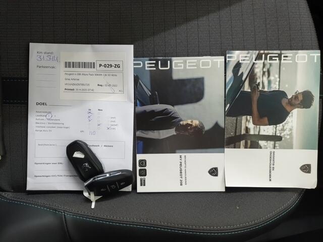 Peugeot e-208 EV Allure Pack 50 kWh (136 PK) 1e-Eig. & Dealer-Onderh. BOVAG-Garantie. NL-Auto. Half-Leer, Navigatie/Apple-Carplay/Android-Auto, Cruisecontrol, Parkeersensoren, Keyless-Start, DAB, Licht-Zicht-Pakket, Licht-Zicht-Pakket, Lm-Velgen-16Inch, Privacy-Glas