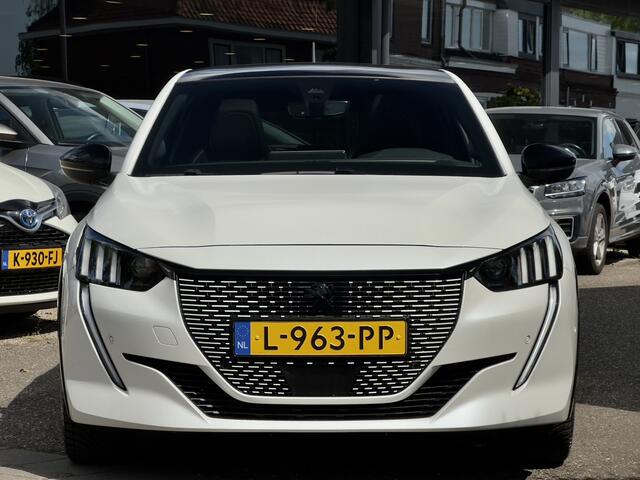 Peugeot e-208 EV GT PACK 50 kWh AUTOM 29D.KM!! PANODAK LEDER NAVI CAMERA LED LMV PDC