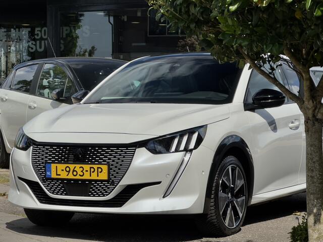 Peugeot e-208 EV GT PACK 50 kWh AUTOM 29D.KM!! PANODAK LEDER NAVI CAMERA LED LMV PDC