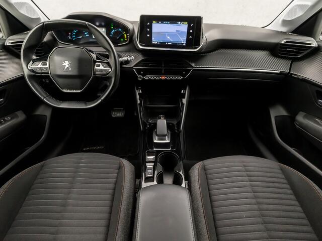 Peugeot e-208 EV Allure Sport 50 kWh Automaat (APPLE CARPLAY, GROOT NAVI, 360 CAMERA, KEYLESS, SPORTSTOELEN, GETINT GLAS, LM VELGEN, LED KOPLAMPEN, NIEUWSTAAT)