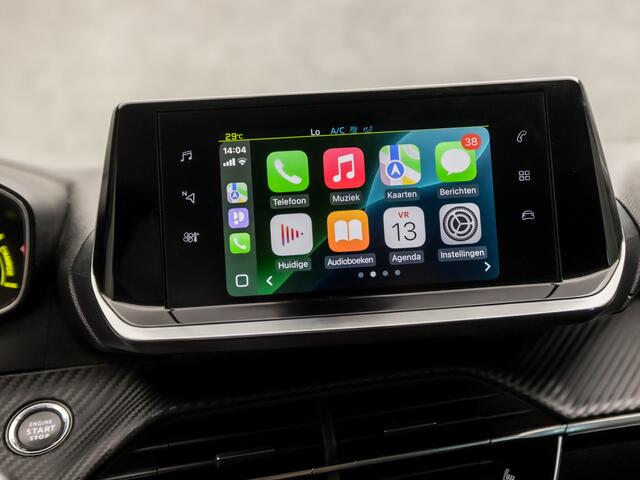 Peugeot e-208 EV Allure Sport 50 kWh Automaat (APPLE CARPLAY, GROOT NAVI, 360 CAMERA, KEYLESS, SPORTSTOELEN, GETINT GLAS, LM VELGEN, LED KOPLAMPEN, NIEUWSTAAT)
